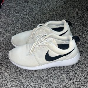 Nike Tennis Shoes